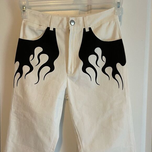Colorful Natalie White Flare Jeans Size Small 24 Black Flame Print 100% Cotton - Picture 3 of 11
